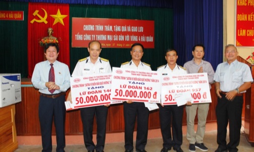Gần 1,3 tỷ đồng chăm lo cho cán bộ, chiến sĩ Vùng 4 Hải quân